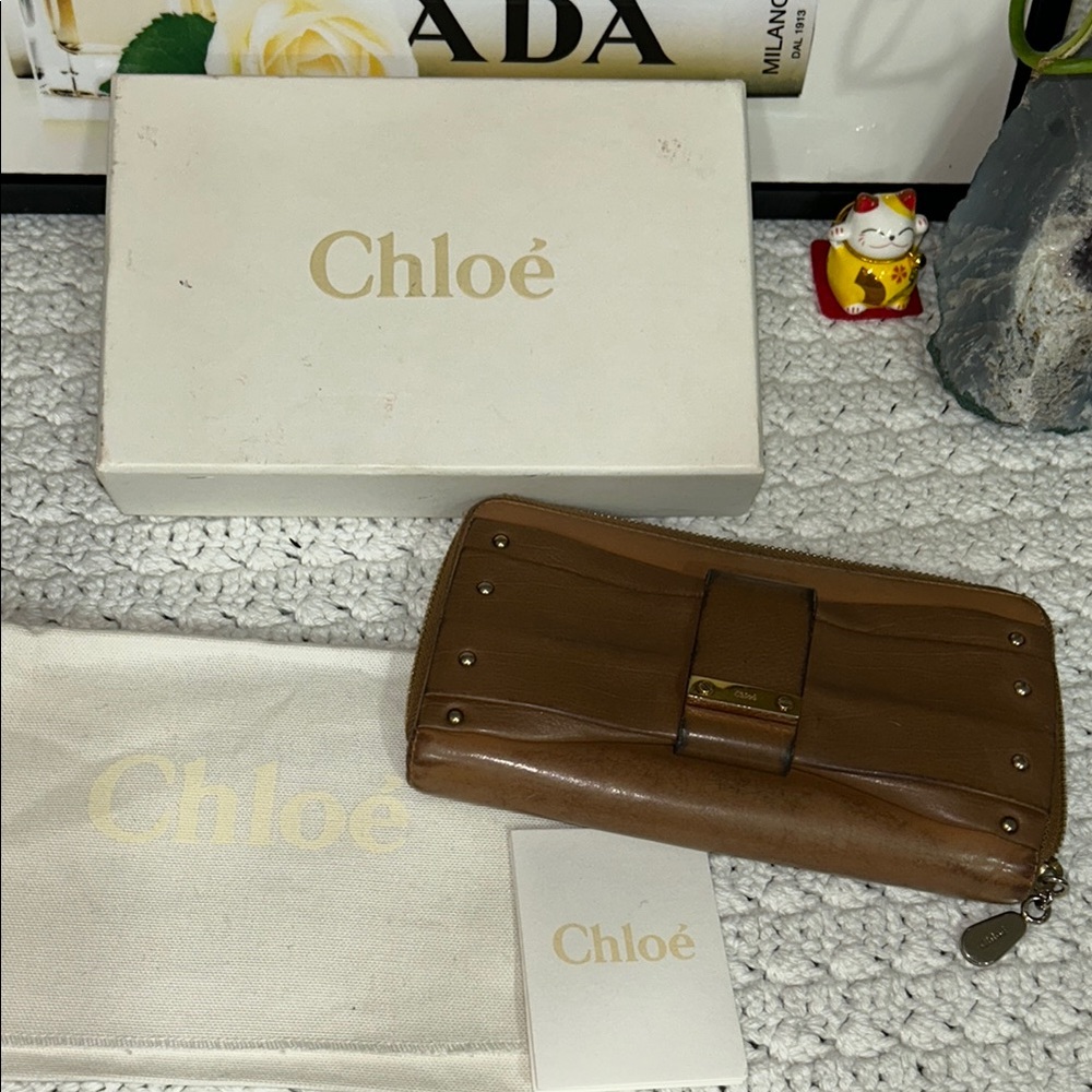 Chloé Bow-Embellished Zip Wallet — Vintage